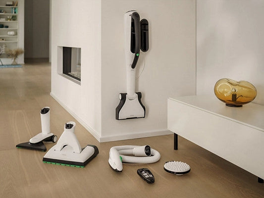 Folletto Ricondizionato VK7s aspirapolvere con accessori, elegante design bianco, ideale per pulizia versatile e moderna.